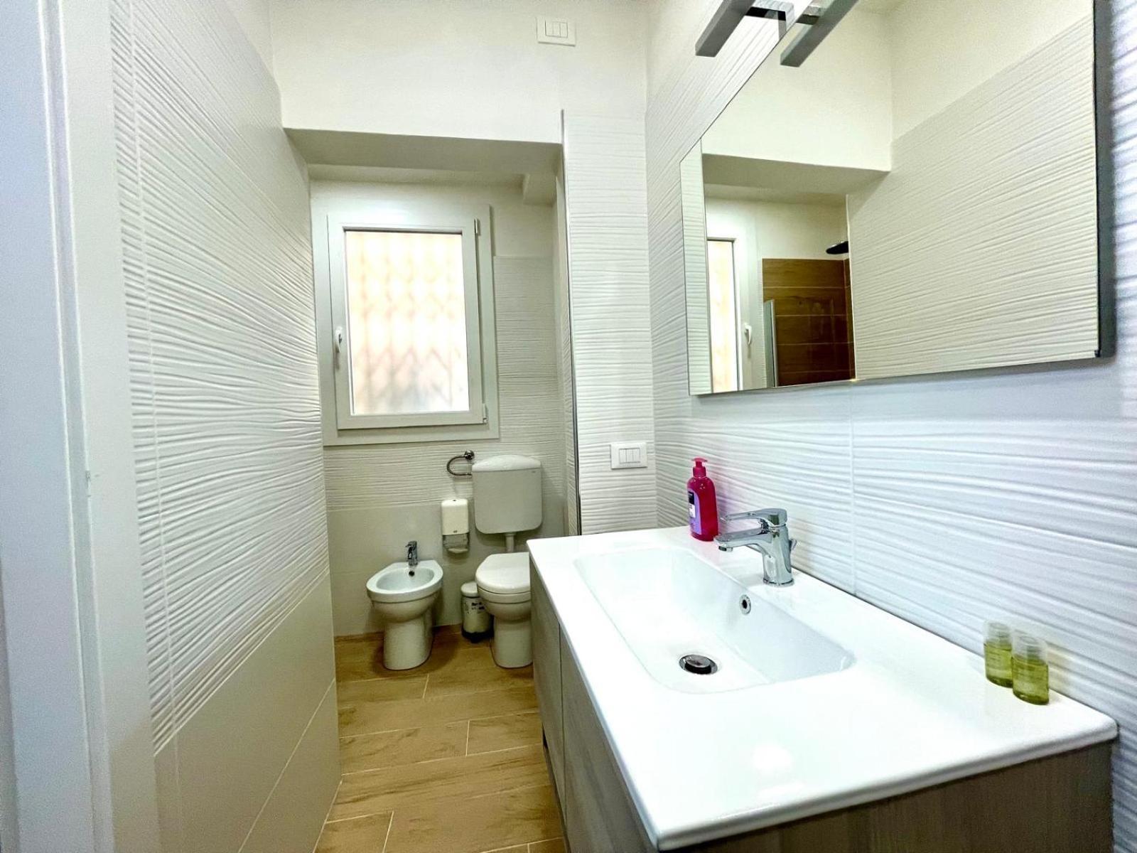 50 Tourist House Bologna - Pratello - Self Check-In Διαμέρισμα Εξωτερικό φωτογραφία